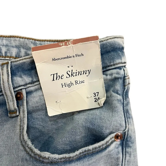 NWT Abercrombie & Fitch The Skinny High Rise Raw Hem Jeans Size 37/24 - Picture 2 of 4